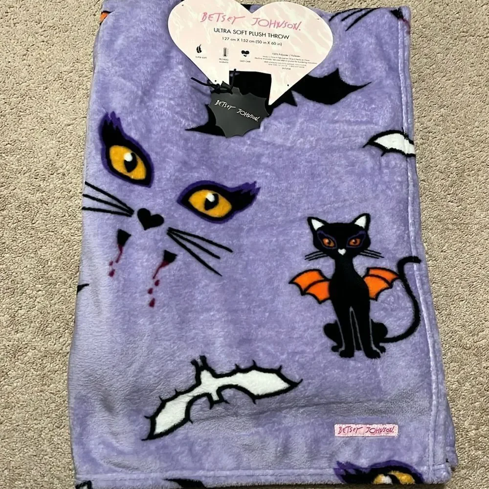 BETSEY JOHNSON ULTRA SOFT PLUSH THROW